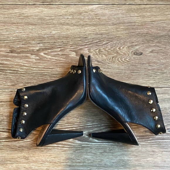 EUC VINCE CAMUTO Studded Edia Black Peep Toe Leather Bootie Size 8.5 - Picture 3 of 13
